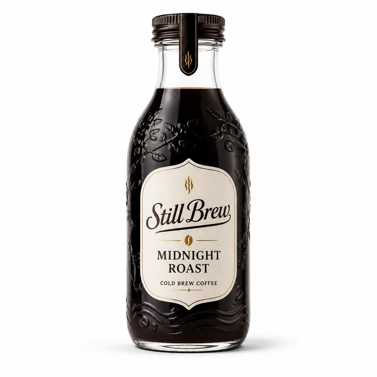 Freigestellte Flasche Cold Brew der erfundenen Marke Still Brew auf weißem Grund, mit Etikett und Prägung im Glas